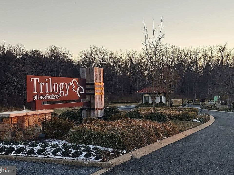 Lodge amenity setting at Trilogy at Lake Frederick
